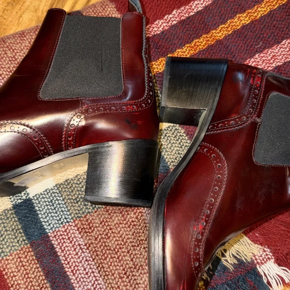 Russell & Bromley women 39.5 9 Boot ankle Chelsea Brown red 2” block heel brogue